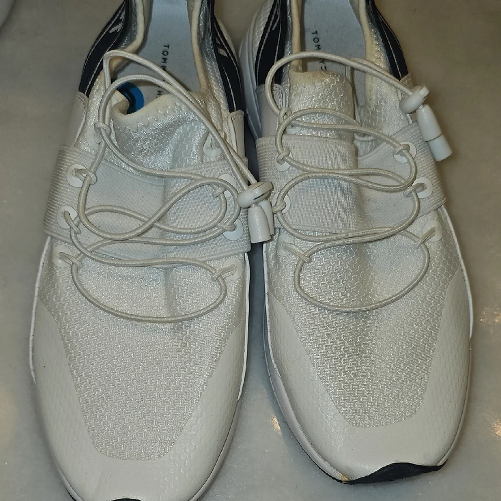 NWT Tommy Hilfiger Sneakers White Navy No Tie Tennis Shoe Size 10 Men Slip On